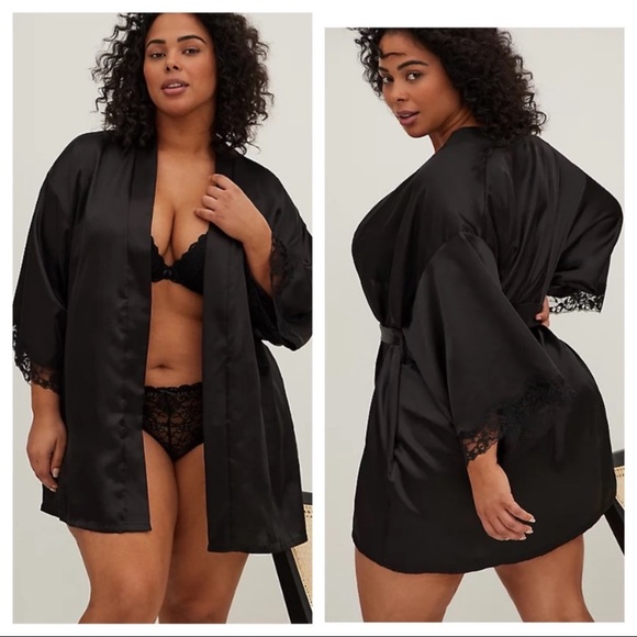 torrid Other - Torrid black satin tie front robe with lace trim on sleeves